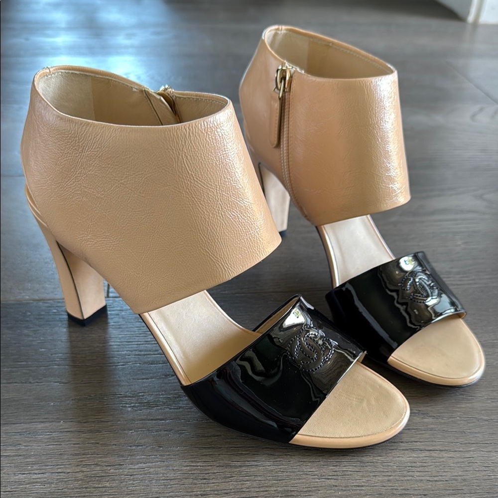 Chanel sandal heels like new